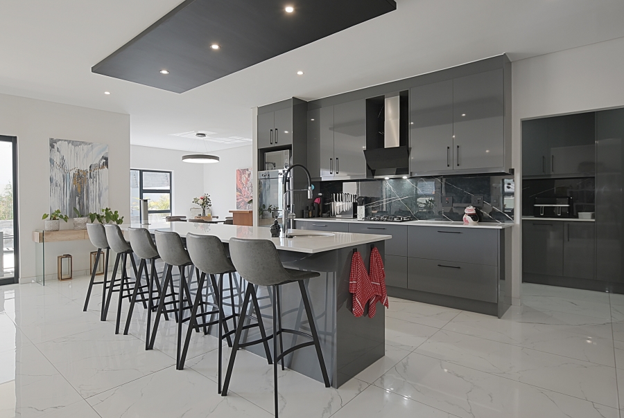 5 Bedroom Property for Sale in Sandown Western Cape